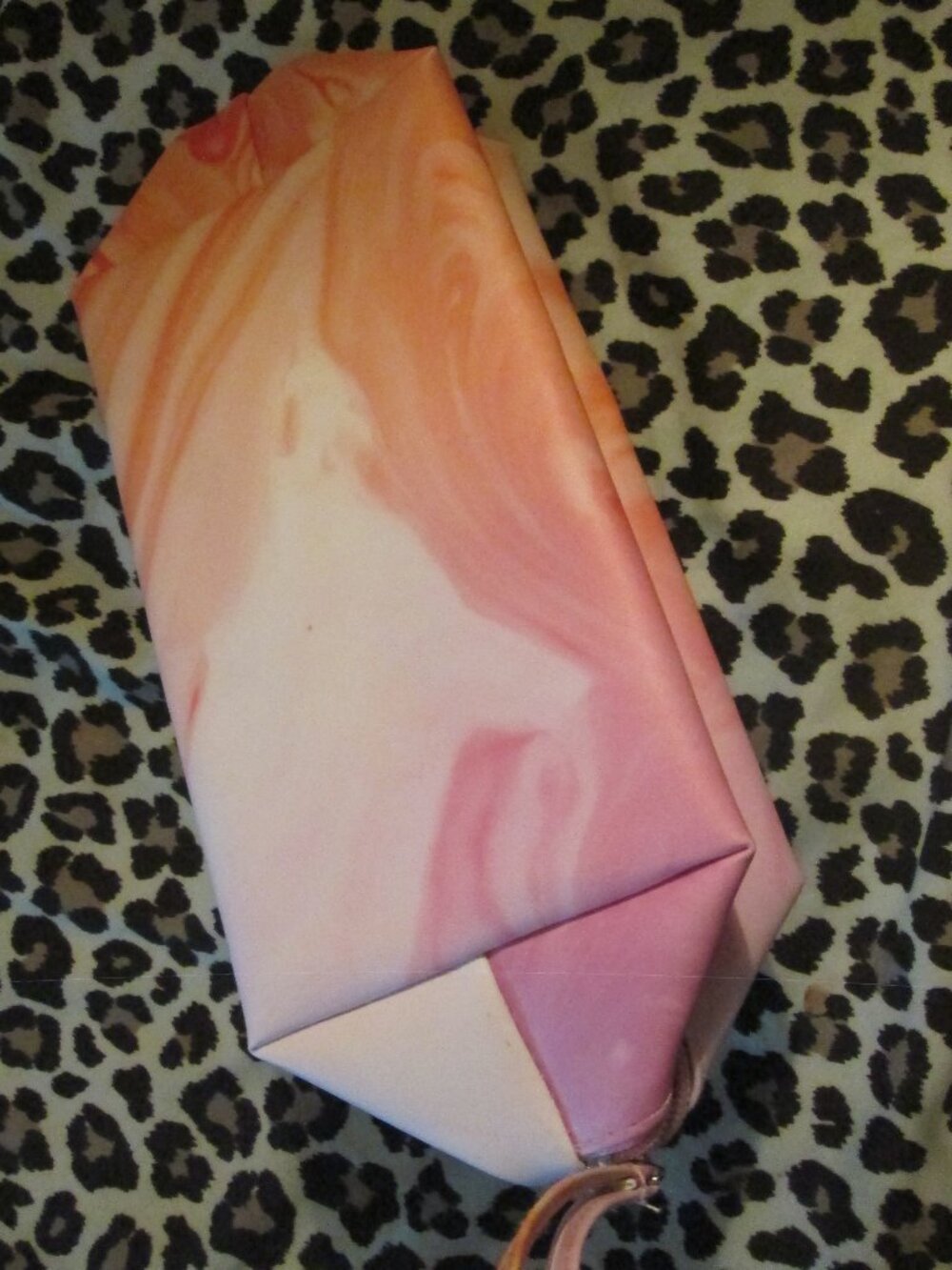 Cute and well made zippered marble pink and oragne make up bag w/strap handle